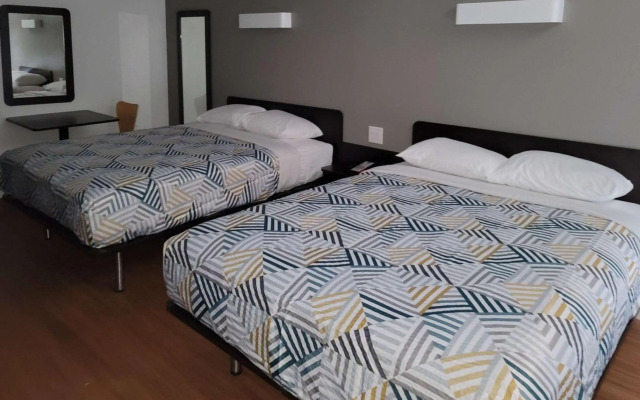 Rodeway Inn & Suites Thousand Palms - Rancho Mirage