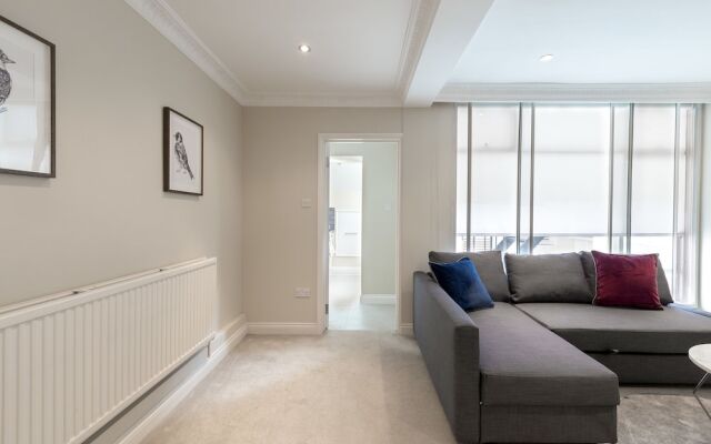 Elegant Double Bedroom in Belgravia