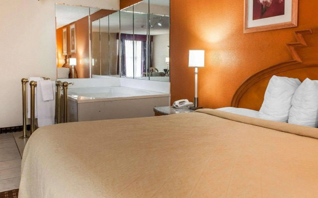 Quality Inn & Suites Shelbyville I-74