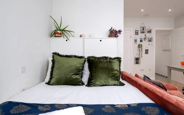 Stylish Brixton Hill Studio With Modern Charm