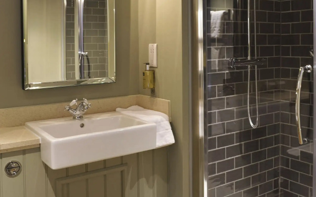 The Crown Manor House Hotel