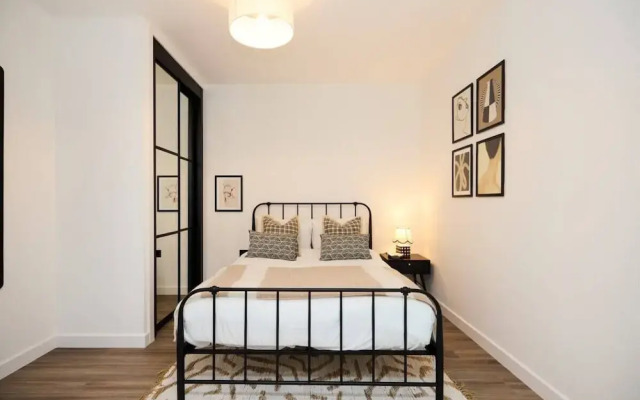 The Tottenham Hale Crib - Trendy 2bdr Flat With Balcony