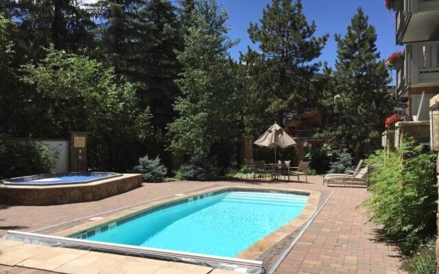 Condo with Onsite Pool & Hot Tub, Free WiFi & Garage Parking by RedAwning