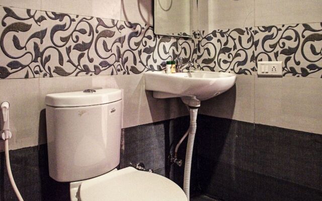 Sri Sai Suites by OYO Rooms