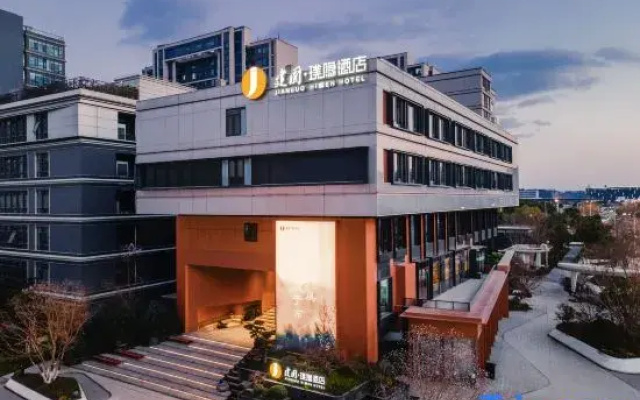 Jianguo Hidden Hotel (Shanghai Caolu GuTang Road Metro Station)