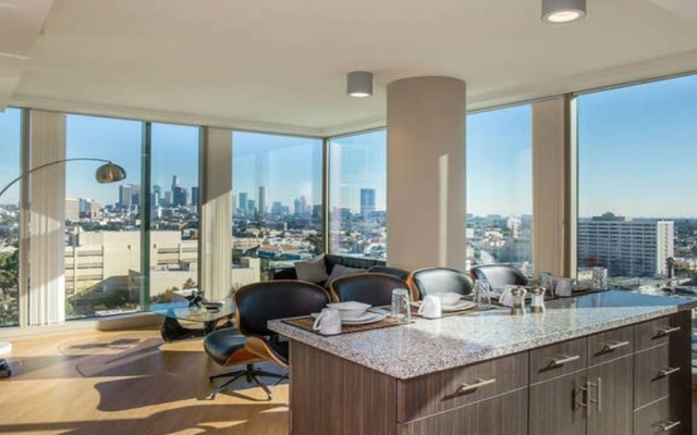 Modern La 2 Bedroom Luxury Suites