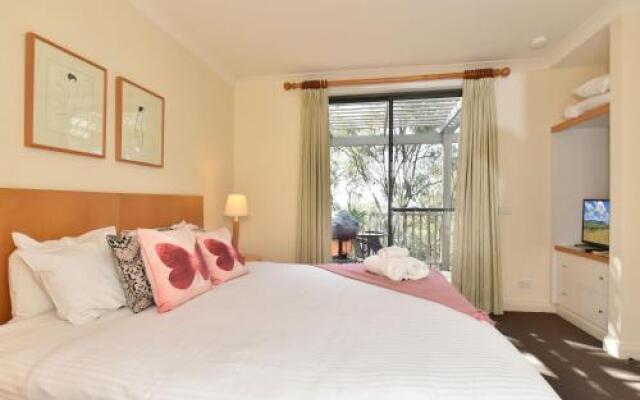 Villa Spa Executive 1br Champagne Resort Condo located within Cypress Lakes Resort (nothing is more central)