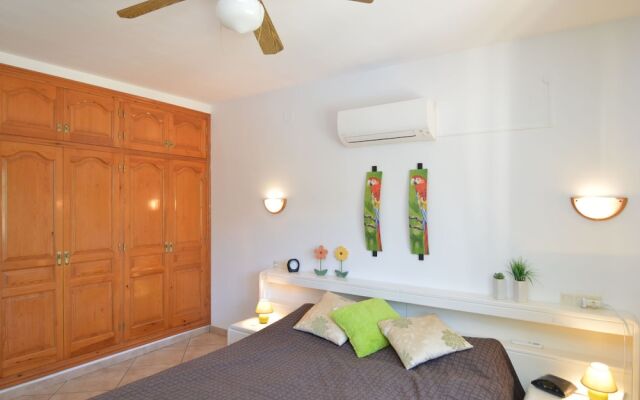 Spacious Villa in El Baladrar with Swimming Pool