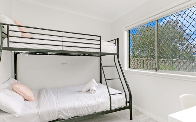Fairfield 3 Bedroom House with PARKING