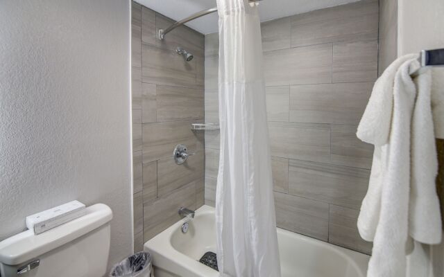 Emerald Coast Inn & Suites