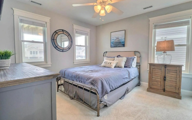 4059 - Bikinis & Martinis