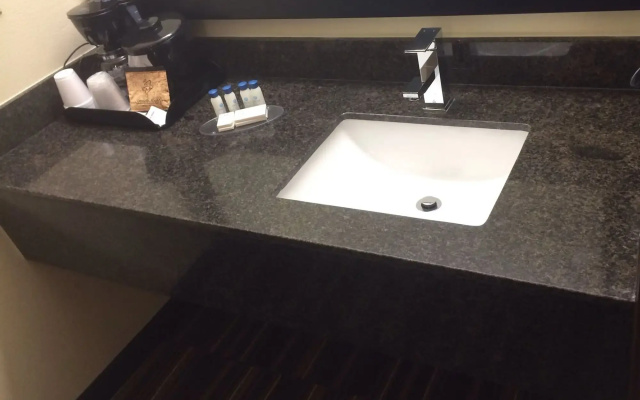 Boarders Inn & Suites by Cobblestone Hotels – Ashland City