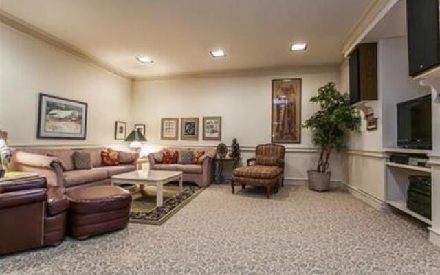 West End Splendor - 5 Bedrooms Home