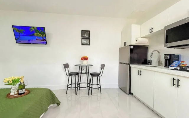 Luxury Suite Studio With Kitchen Spa Shower