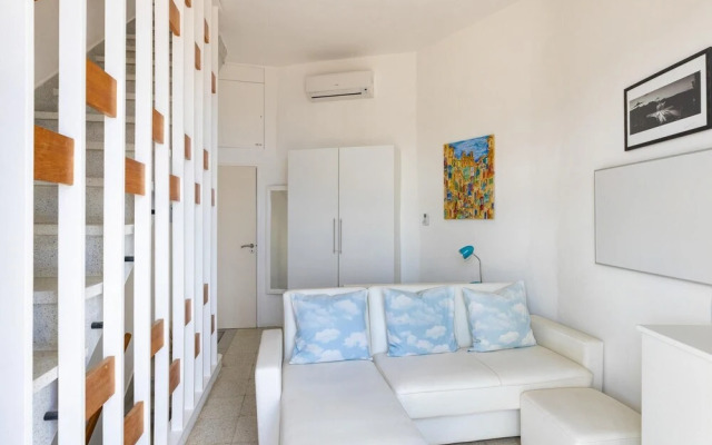 Seafront Small Home w Terrace