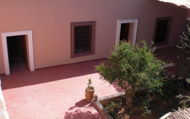 Room in Guest Room - Riad dar Tazoulte Bedroom