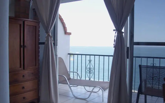 Traditional Sierra Leon Oceanfront Rooms