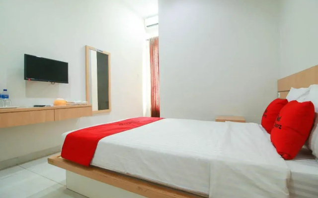 RedDoorz Syariah near Universitas Jenderal Soedirman