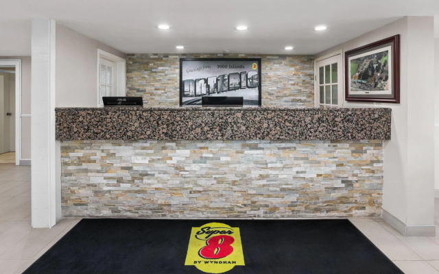 Super 8 by Wyndham Gananoque/Country Squire Resort