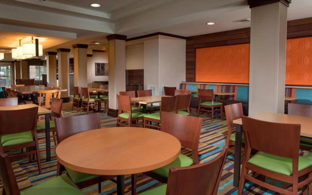 Fairfield Inn & Suites Charleston North/University Area