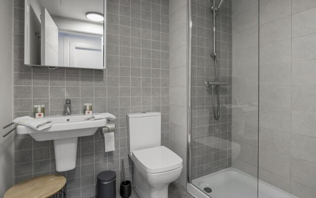 Roli in Estepona with 2 bedrooms and 2 bathrooms