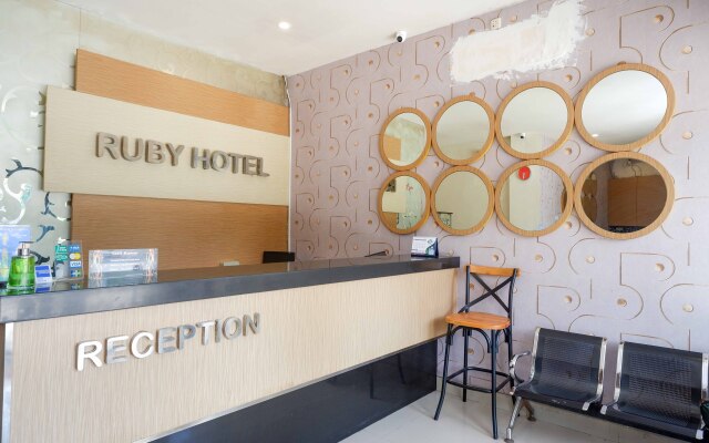 Urbanview Hotel Ruby Makassar