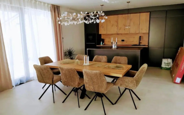 Sunset Villa Aves With Pool, Gym and Sauna