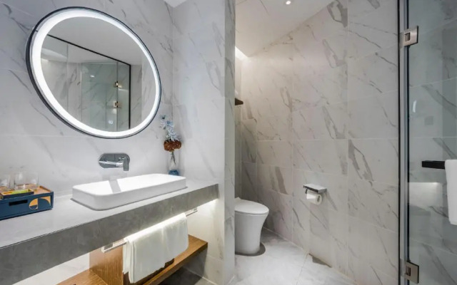 Yitel Collection (Shanghai Hongqiao Gubei Road, Yili Road Metro Station)