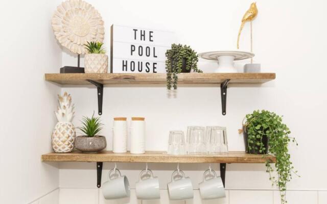 The Pool House, Romantic Country, King Bed