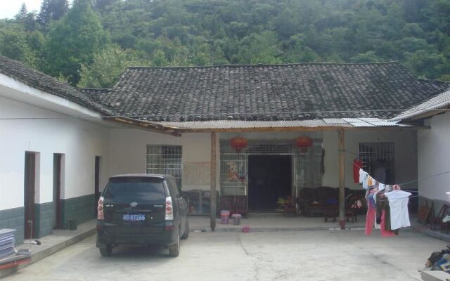 Zhangjiajie Tujia Small Courtyard inn