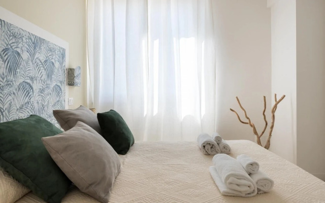 Dioniso Apartment With Balcony by Wonderful Italy