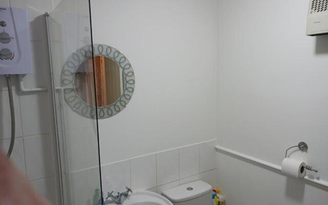 Cosy 1-bed Apartment in Swindon, Private Parking
