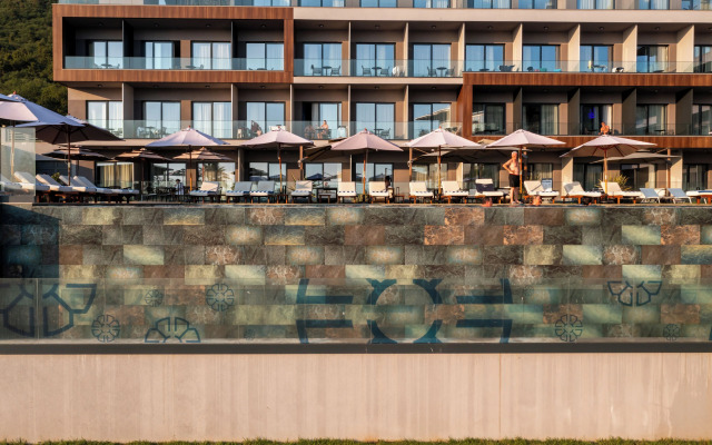 Royal Blue Resort & Residence