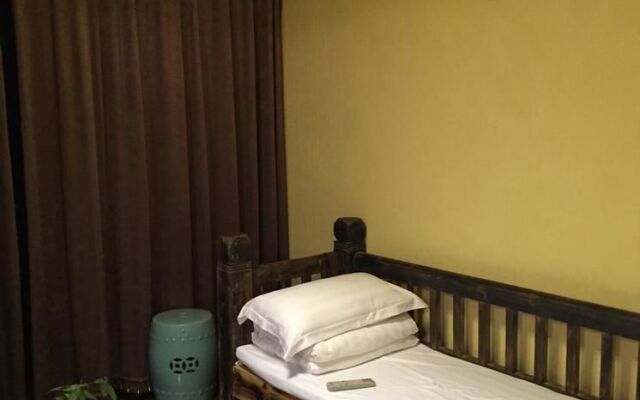 Danxia Valley Inn