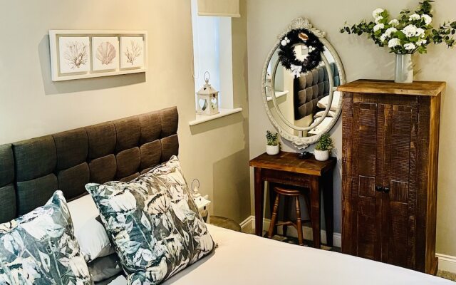 Stunning 2-bed-2bath Apt in Whitby With Parking