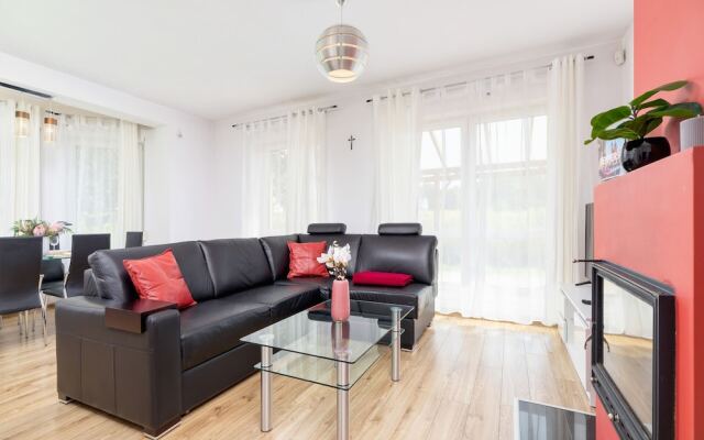 Czarnochowice House by Renters