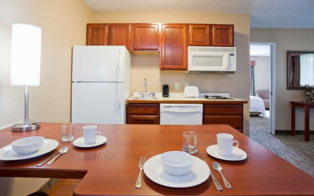 GrandStay Hotel & Suites