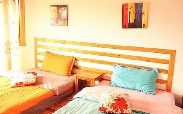 Fenghuang Liunian'erban Inn