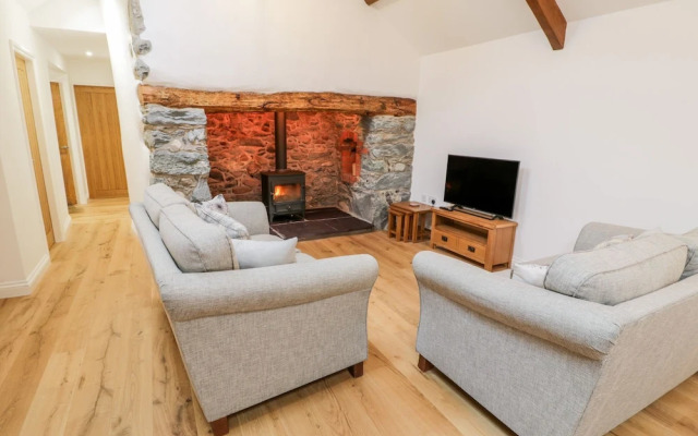 Tŷ'n Lôn Bach