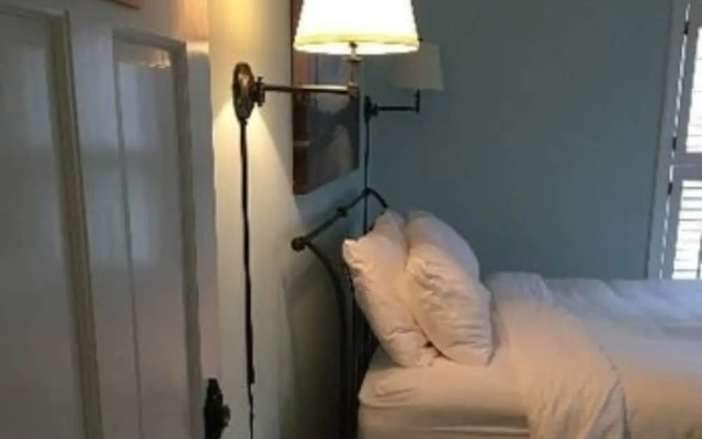 Old Towne Carmel Bed and Breakfast