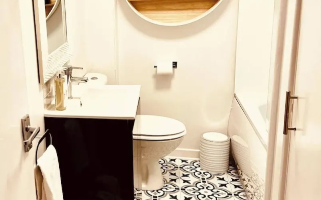 Charming Edinburgh Apartment Beside Edinburgh Castle