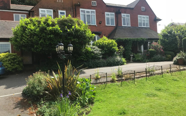 Barons Court Hotel
