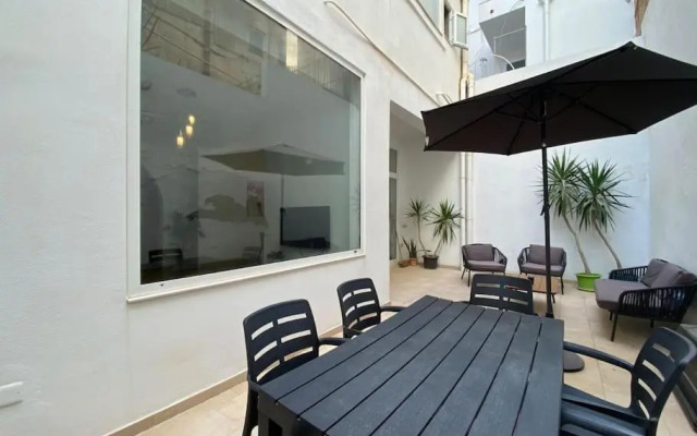 Hard to come by - modern & huge house in Sliema