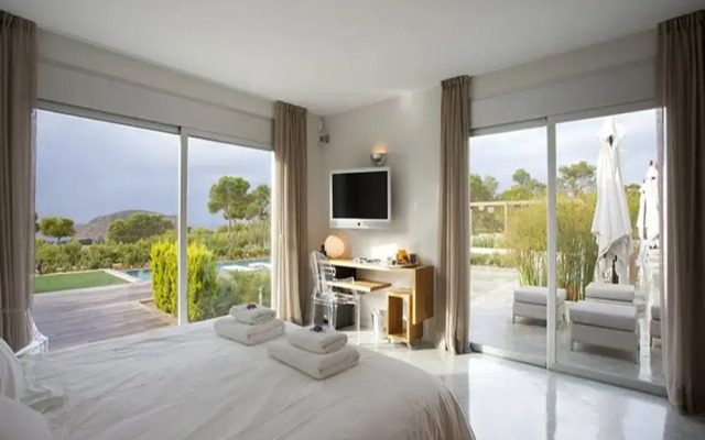 Gorgeous Villa With Views