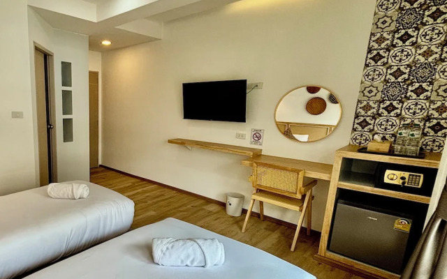 Charm Hostel at Pratumnak
