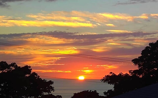 Kailua-kona Hillside Apt < 3 Miles to Beaches!, Kailua-Kona