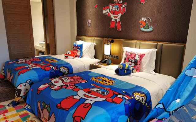 Crowne Plaza Qingdao Oriental Movie Metropolis