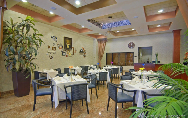 Marco LaGuardia Hotel & Suites