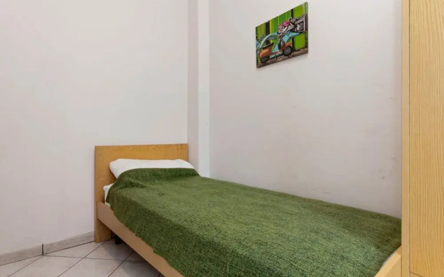 Spacious Apartment With Garden