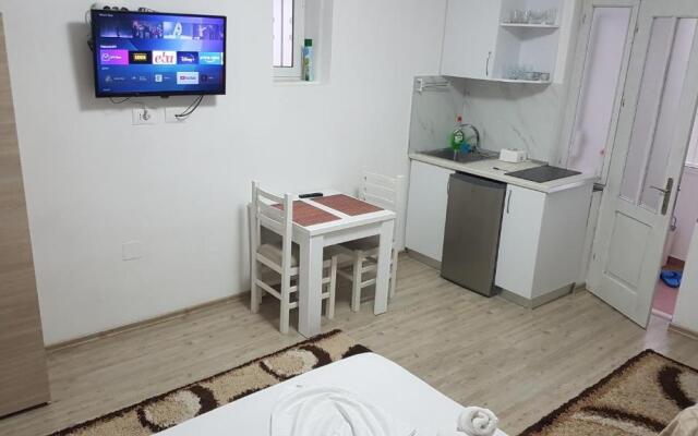 Klent Studio Apartment